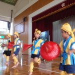 福嶺小、エイサーで歓迎してくれました