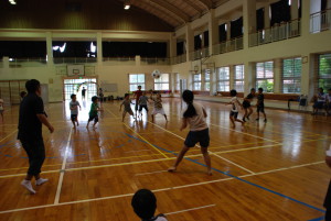 西表小学校の児童とスポーツ大会